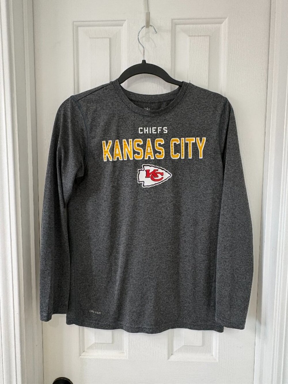 Kansas City Chiefs long sleeved dri-fit Boys shirt Large 14-16